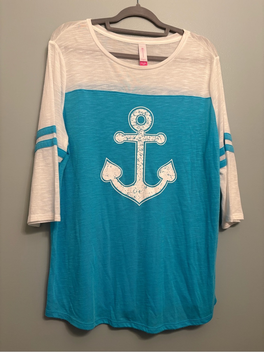 No Boundaries White T-Shirt with Pink Size Tag